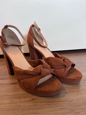 LOFT Women's Brown Faux Suede Knot Front Block Heel Sandals size 8
